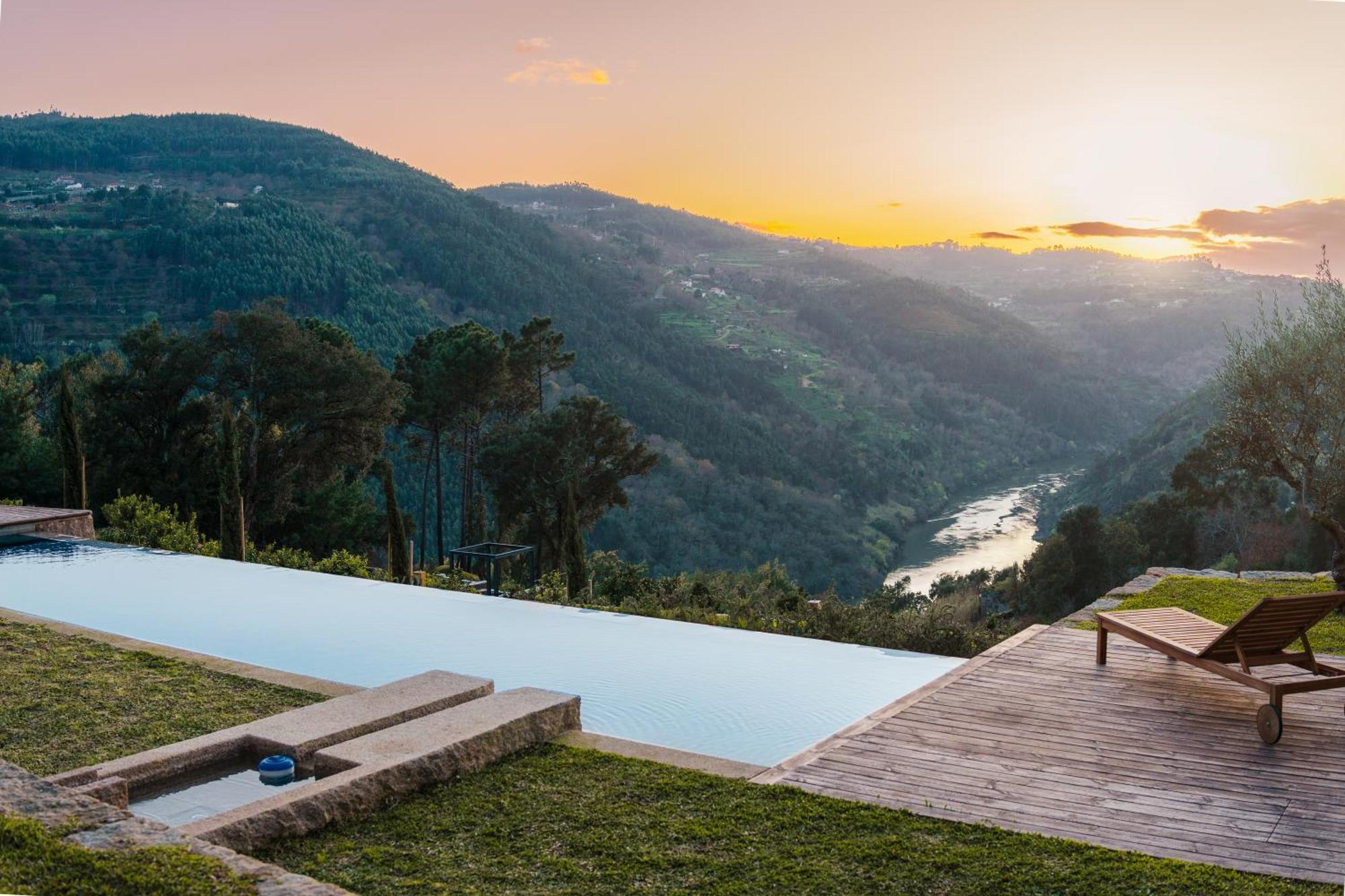 Javardo - Family House - Douro Penha Longa Exterior photo